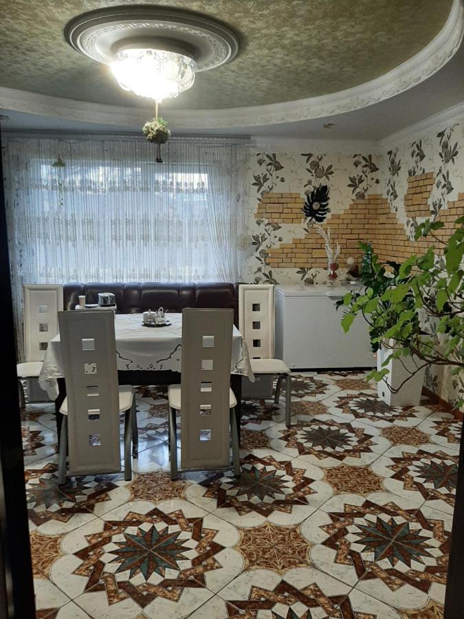 У Ані Лазещина Екстер'єр фото
